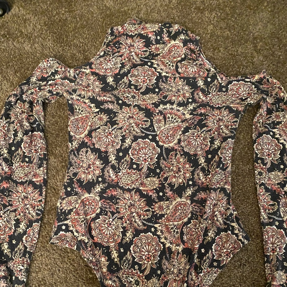 Cute cold shoulder 👀brown palsy bodysuit extremely cute. - Picture 7 of 9